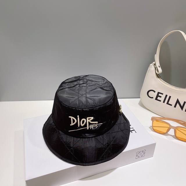 Dior迪奥 新款专柜男女款遮阳渔夫帽 大牌出货 超方便 好搭 出街必备